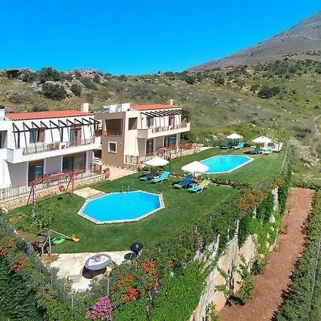 Vakantiehuis Welcoming In With Pool Triopetra